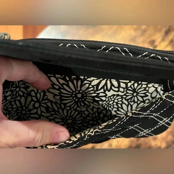 RETIRED: Vera Bradley | ladies wristlet handbag. - Picture 11 of 16